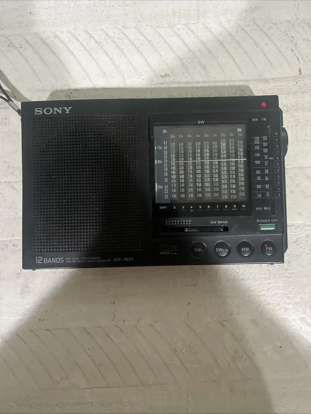Sony ICF-7601 Portable World Radio Receiver 12 Bands . Tested Works Read Disc